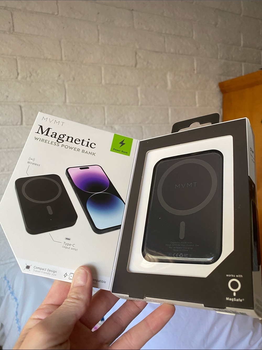 MVMT Black Magnetic Wireless Power Bank with Ring Pad